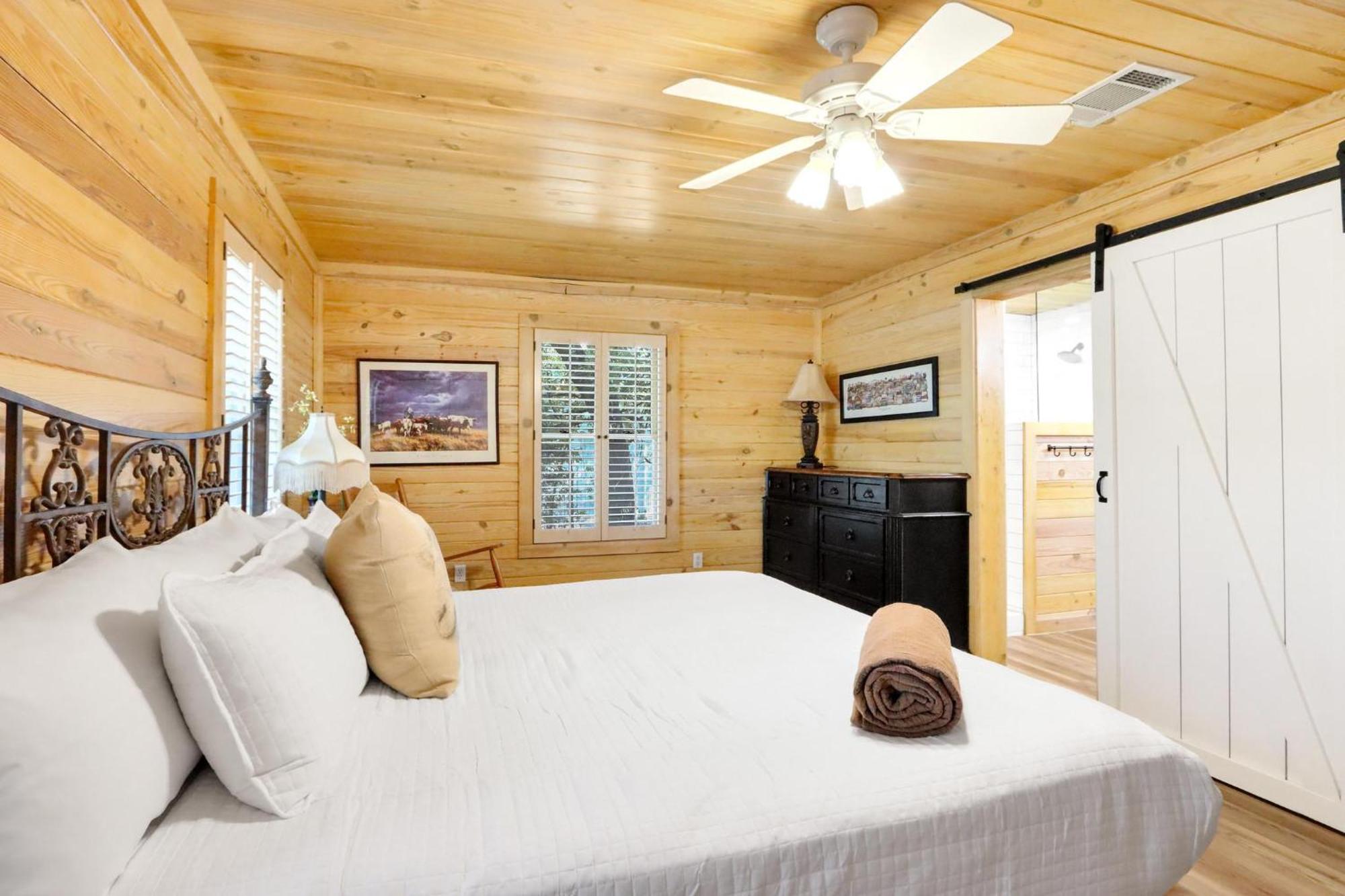 Wimberley Log Cabins Resort And Suites- The Oak Lodge Екстер'єр фото