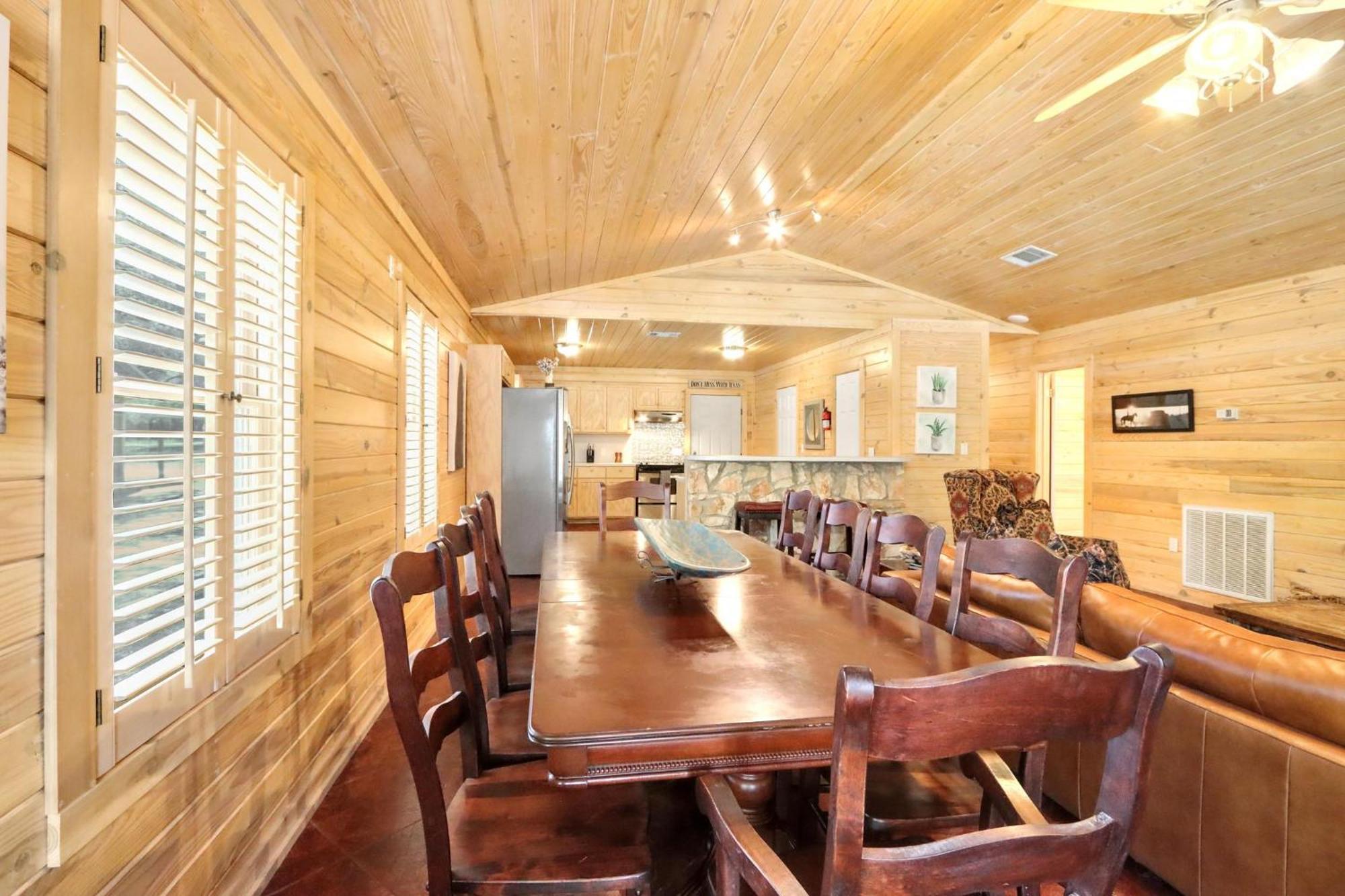 Wimberley Log Cabins Resort And Suites- The Oak Lodge Екстер'єр фото