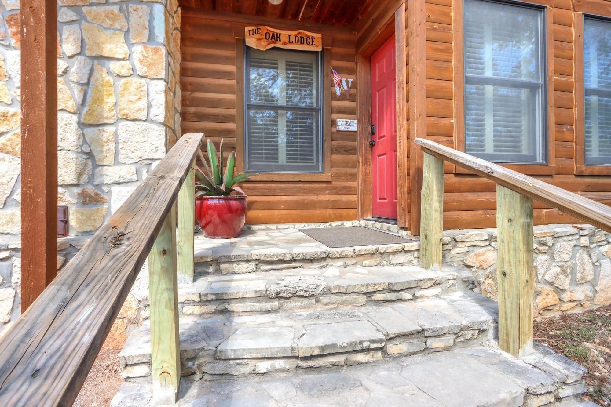 Wimberley Log Cabins Resort And Suites- The Oak Lodge Екстер'єр фото