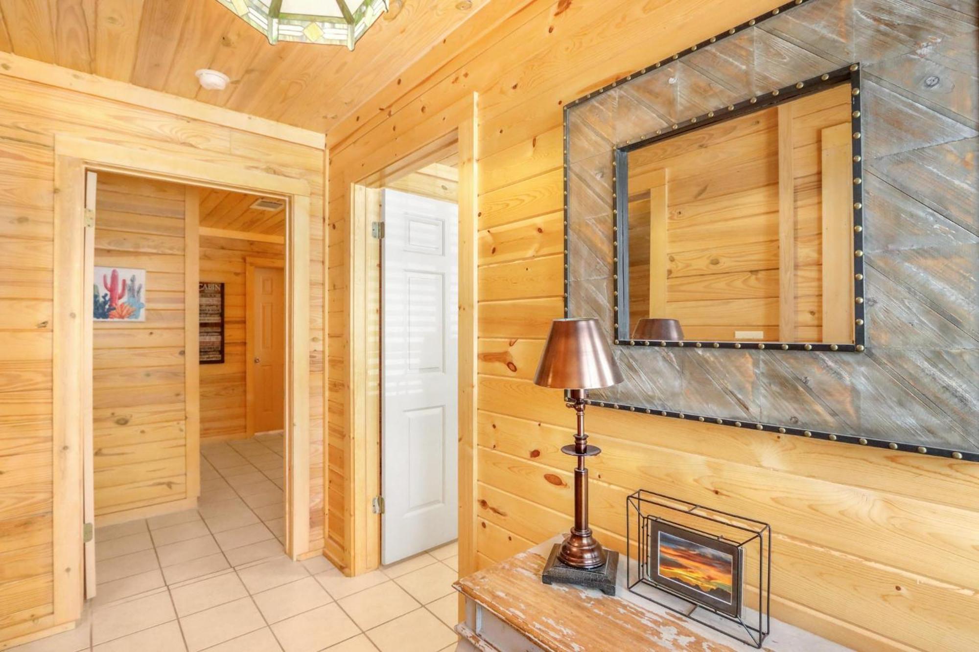 Wimberley Log Cabins Resort And Suites- The Oak Lodge Екстер'єр фото