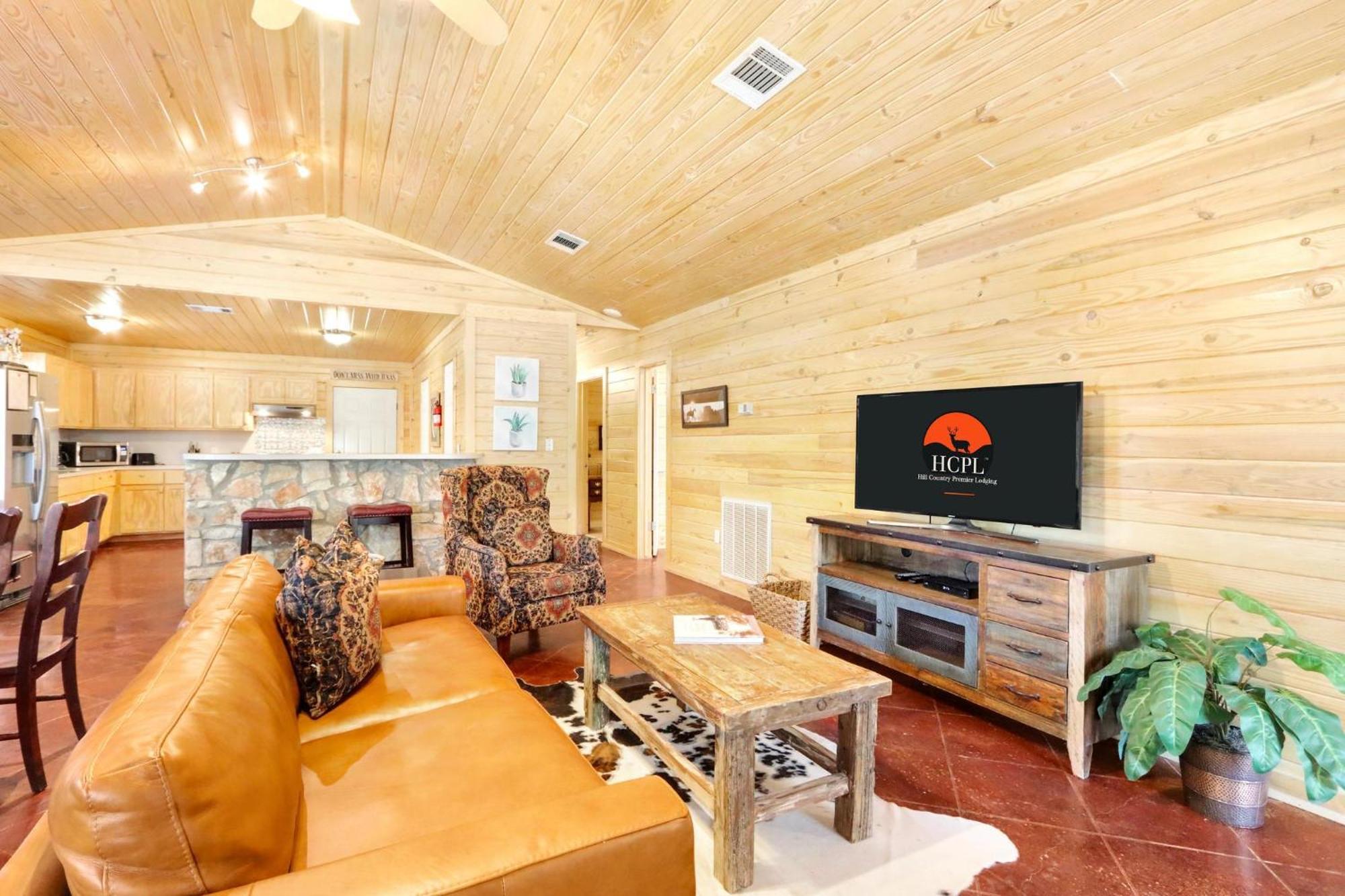 Wimberley Log Cabins Resort And Suites- The Oak Lodge Екстер'єр фото
